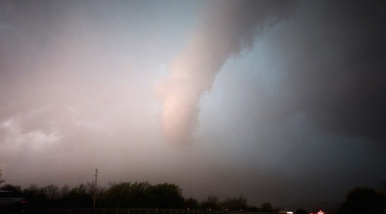 Tornado rips through Kansas, hits houses, trees & powerlines (PHOTOS, VIDEOS)