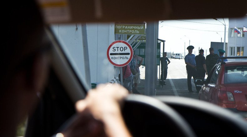 Trade blockade? Ukrainian activists block food trucks on checkpoints to Crimea 