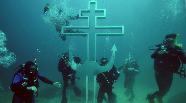 Divers building 'underwater church' in Crimea, cross already in place