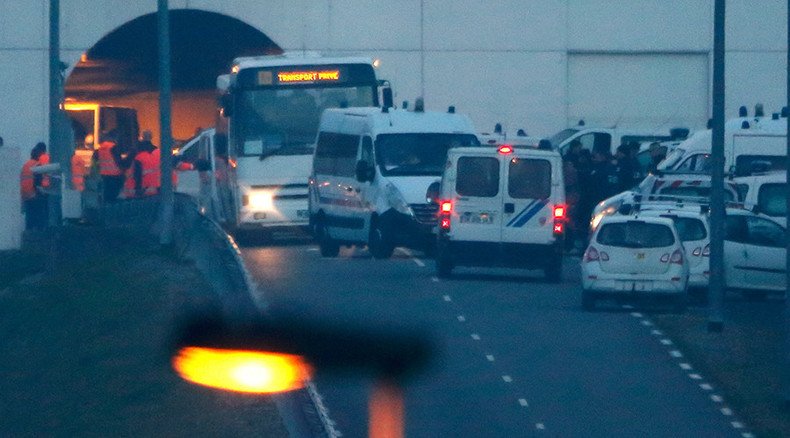 Eurotunnel services disrupted as asylum seekers storm Calais terminal