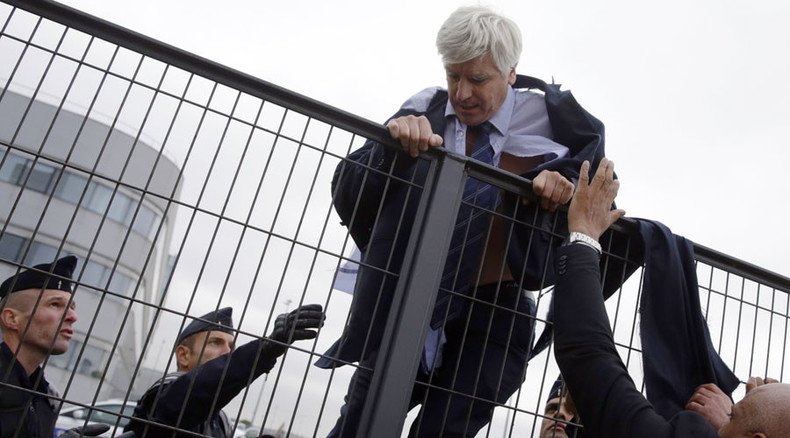 Storming the Bastille: angry Air France workers attack execs (PHOTOS)