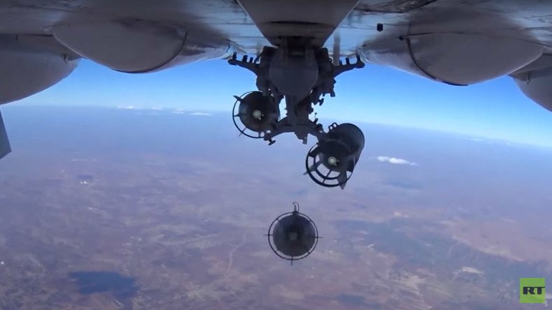 Sky-high videos of Russian Su-24Ms dropping bombs on ISIS in Syria 