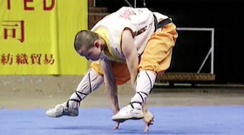 Thumbs up! Watch Shaolin monk perform incredible one-finger stand (VIDEO)