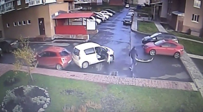 World’s worst driver? 3 accidents in 40 seconds… in parking lot (VIDEO)