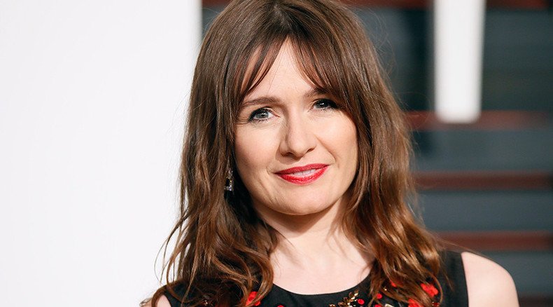 Emily Mortimer on Auditioning for Aaron Sorkin, Donald Trump, & What Brits Get Wrong About America