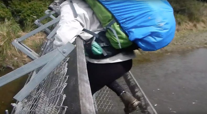 8 meter fall: What happens when a suspension bridge collapses under your feet (VIDEO)