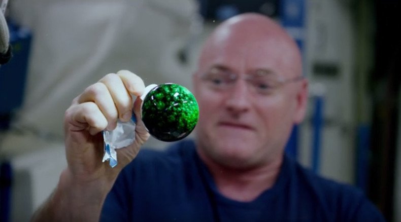 Fluid magic: What happens when you mix water, effervescence and paint in space? (VIDEO)