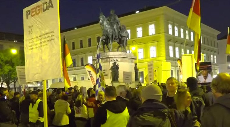 PEGIDA protesters lash out at 'dangerous' Merkel amid Antifa clashes with police (VIDEOS)