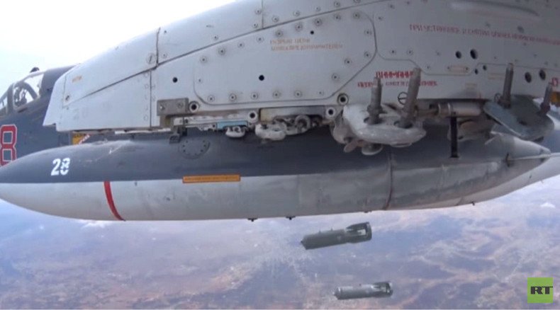 Wing-mounted cam shows Su-30 and Su-25 jets dropping bombs on ISIS in Syria (VIDEO)