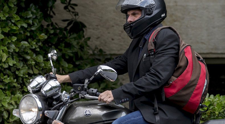 Greek ‘anti-austerity god’: Long lines to see Yanis Varoufakis in Barcelona (PHOTOS, VIDEO)