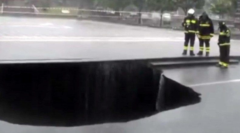 Monstrous sinkhole swallows car in Sicily moments after parking (VIDEO)