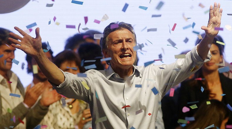 Surprise turnaround as Argentinian opposition candidate Macri takes lead, runoff expected