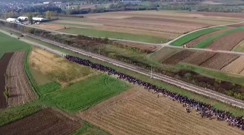 Drone captures thousands of refugees march in Slovenia (VIDEO)