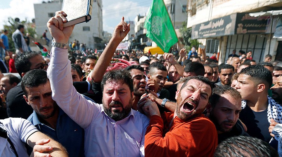Thousands rally in Hebron funeral procession for 5 Palestinians ‘killed ...