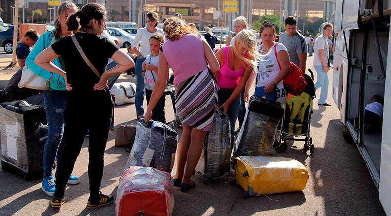 80,000 Russian tourists still in Egypt to travel home separately from their luggage