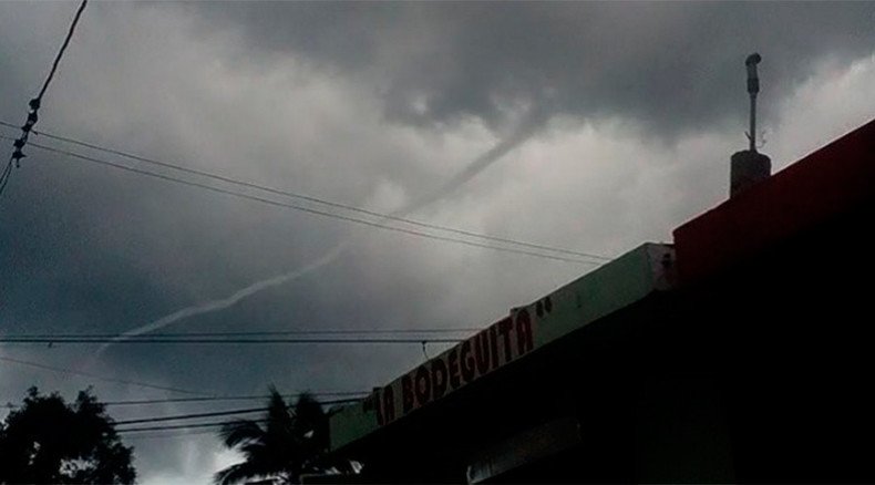 God’s straw? Weird waterspout in Santo Domingo (PHOTOS, VIDEOS)