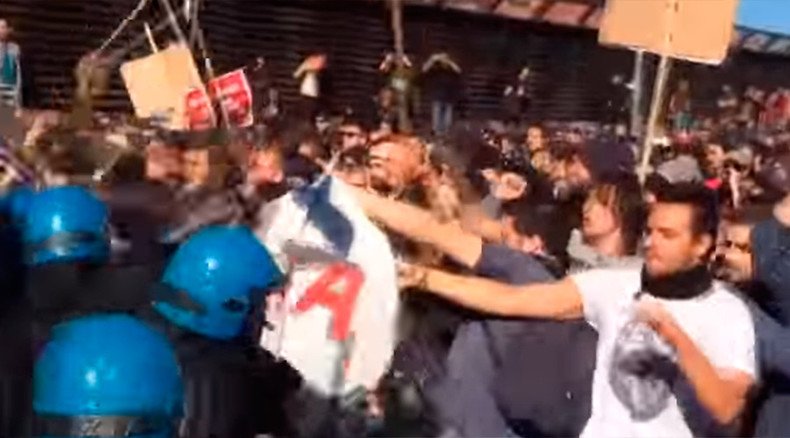 Anti-fascist demonstrators clash with police in Italy’s Bologna (VIDEO)