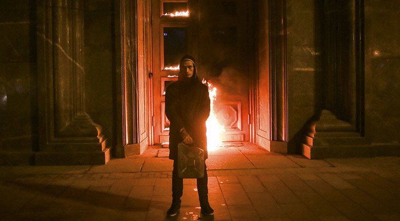 Shock artist Pavlensky sets Russian security service HQ door on fire