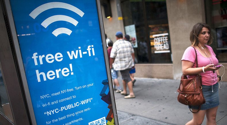 Wi-Fi turns to good old FM to stop bumping shoulders