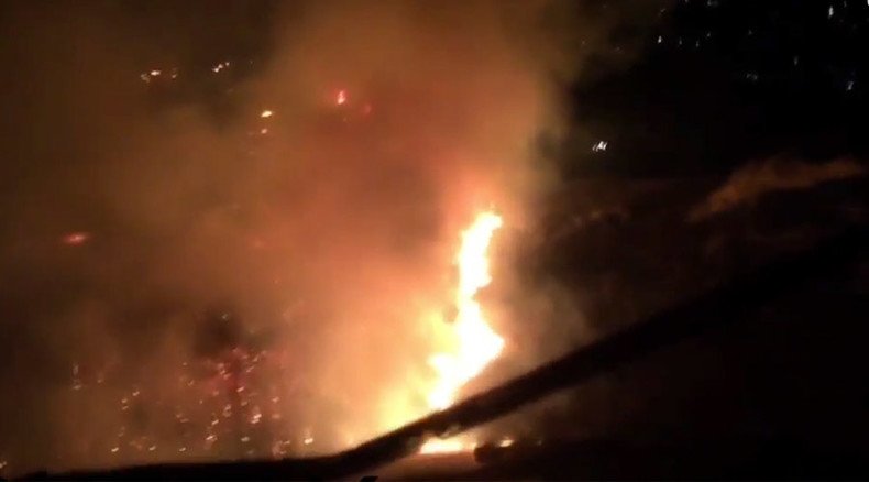 Helicopters battle huge brush fire in California (VIDEO)