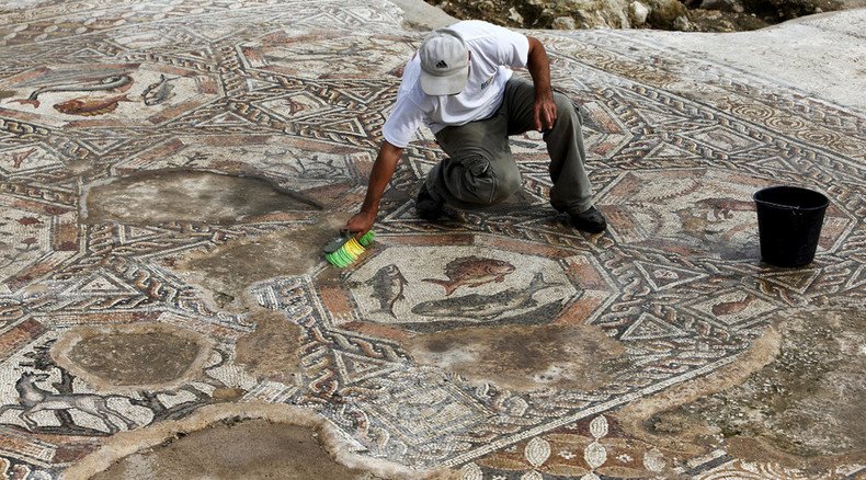 The Lod Mosaic: The Discovery of an Ancient Roman Mosaic 