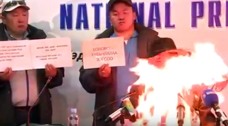 Mongolian trade unionist burns himself alive in a shocking act of protest (VIDEO)