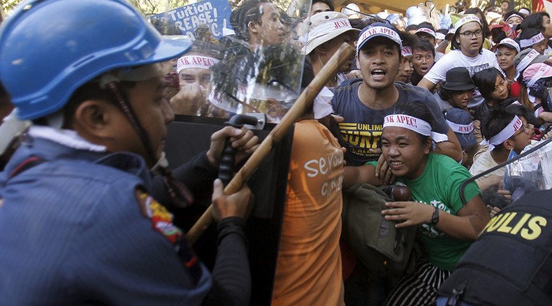 Philippines police and protesters clash outside the APEC summit in Manila