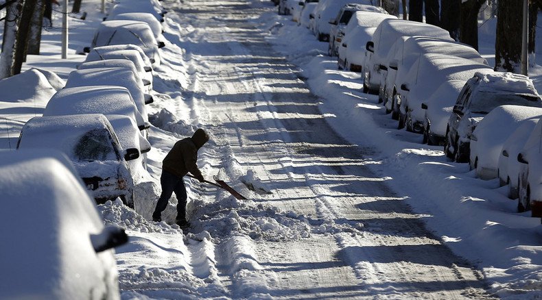 Winter is here: Over 500 flights cancelled as 16 inches of snow bury Chicago (PHOTO, VIDEO)