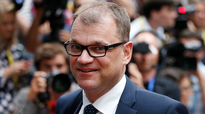 Toilet cabinet: Finnish PM forced to fly… in plane’s WC