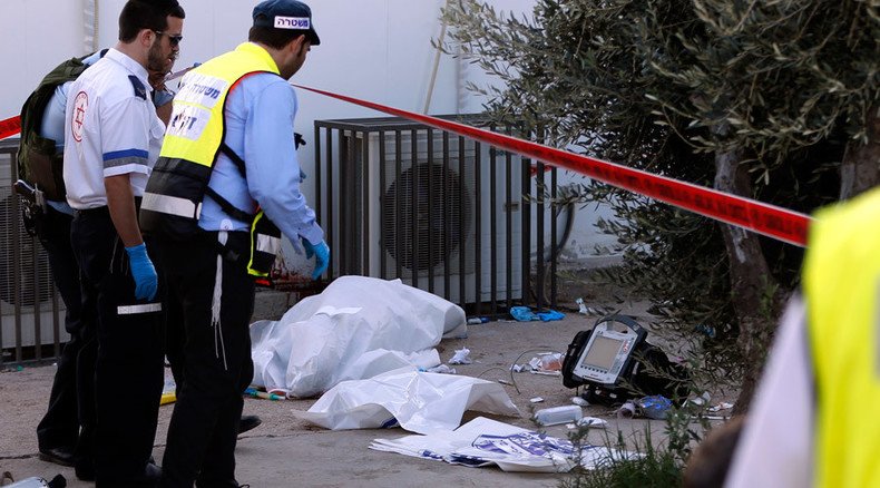 Scissor-wielding Palestinian teens attack 70yo man in Jerusalem, thinking he is Israeli