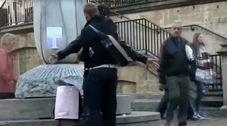‘I’m a Muslim, not a terrorist’: British teen offers free hugs to fight Islamophobia (VIDEO)