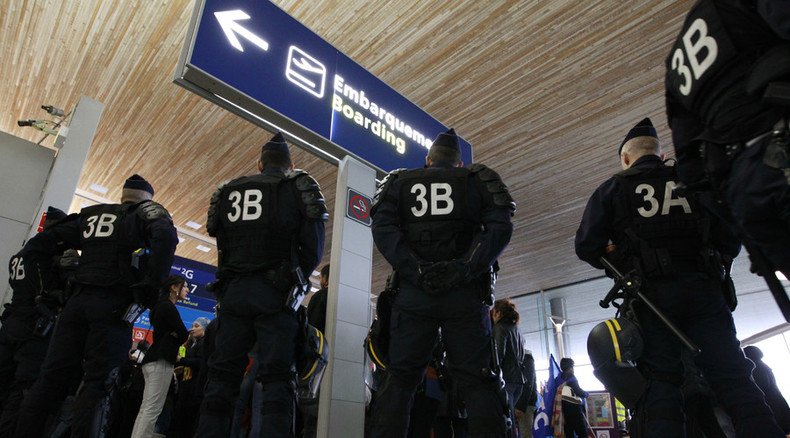 France bans 1,000 people from entering since Paris attacks
