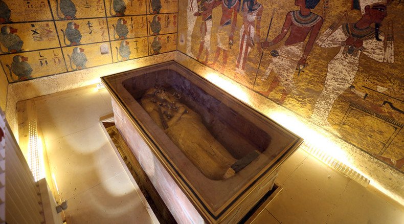 Tutankhamun tomb scans point to hidden chamber, maybe Queen Nefertiti's mummy