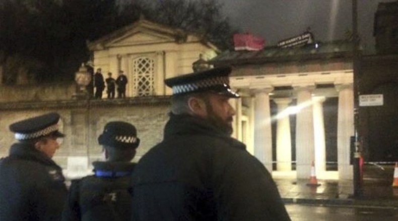 Fathers’ rights activists stage protest on Buckingham palace roof 