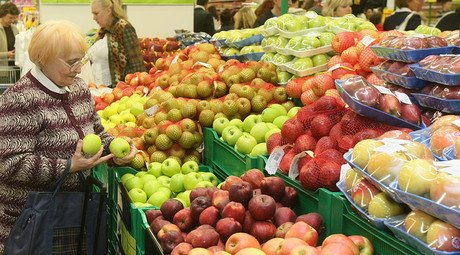 Russia bans food imports from Ukraine 