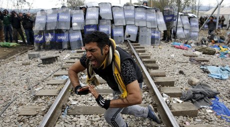Rioting migrants clash with Macedonian border guards erecting fence