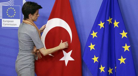 Turkey to help EU stem migrant crisis for €3bn and membership talks 