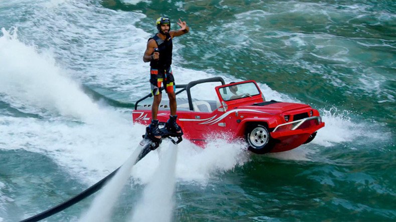 Flyboarders showcase head-spinning acrobatic skills in Dubai (VIDEO)