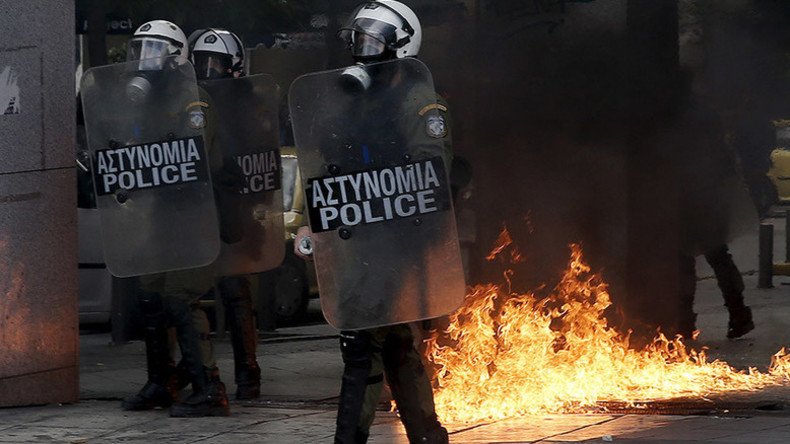 Firebombs in Athens as Greeks protest EU-imposed pension reforms (VIDEO)
