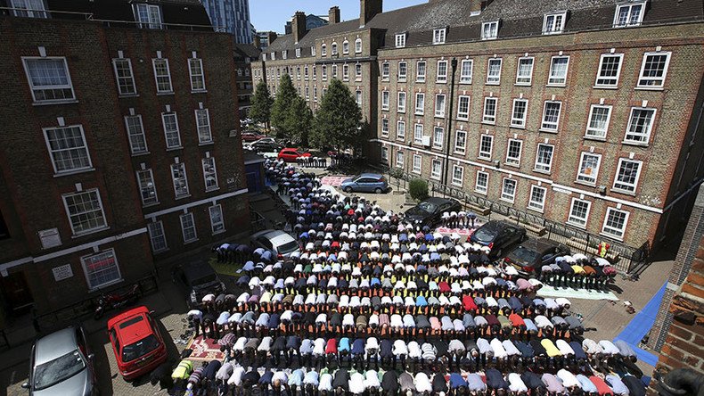 Students and imams rally against counter-extremism scheme