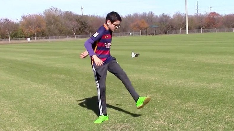 11-yo shows incredible soccer skills by juggling household items (VIDEO)