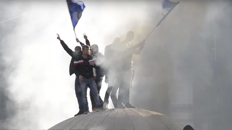 ‘Desperate ugliness & miserable vandalism’: Anti-govt protesters rage in Albanian capital (VIDEOS)