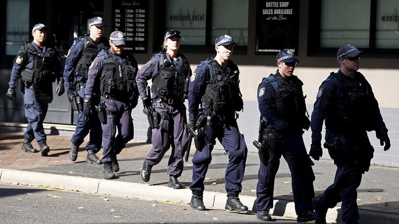 15yo among two arrested, charged in Sydney counter-terrorism raids (VIDEO)