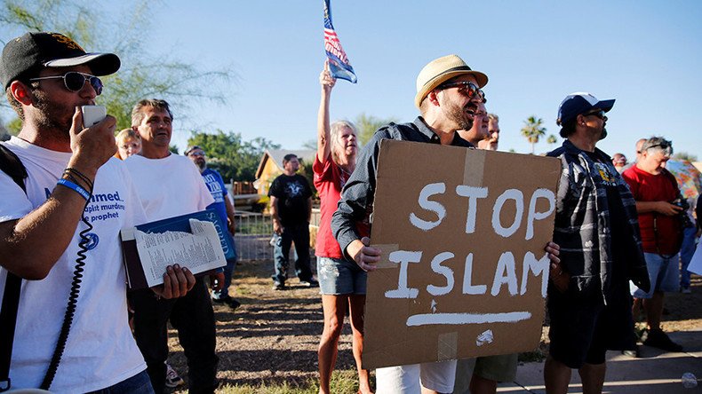 7 days of shame: Wave of islamophobic attacks follow San-Bernardino massacre