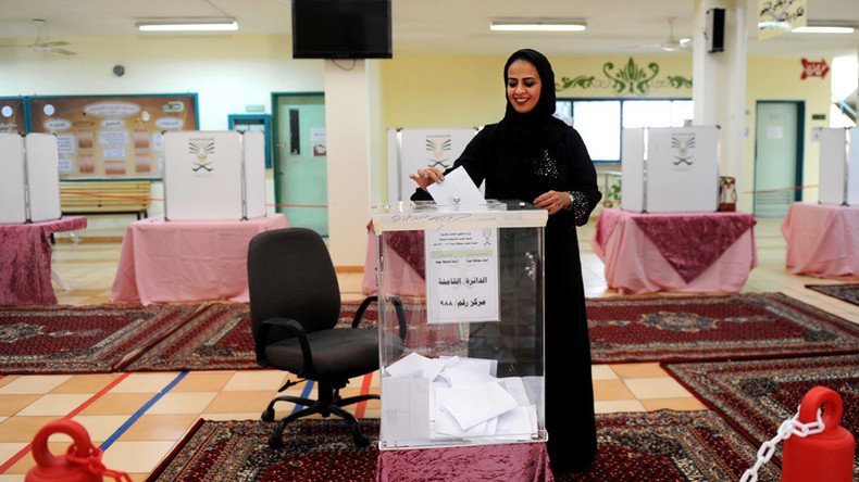 20 women win seats in Saudi municipal election as females vote, stand for office for first time