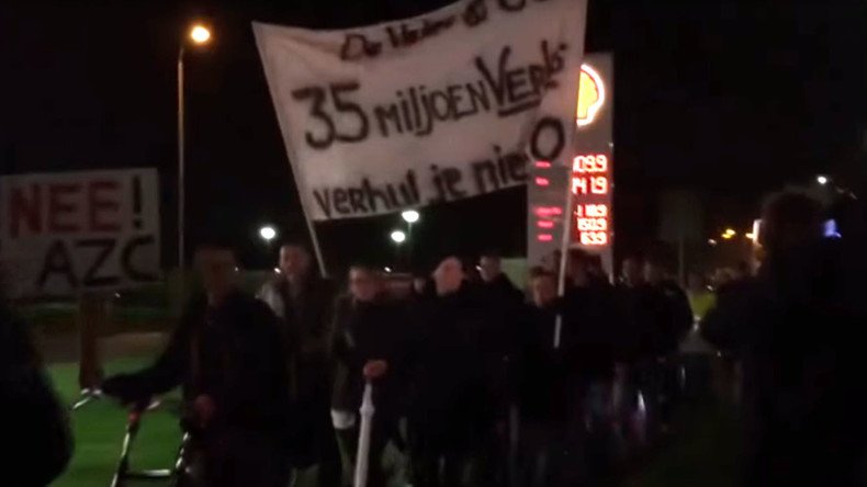 Dutch protesters riot over plans to build refugee center in small town of Geldermalsen (VIDEO) 