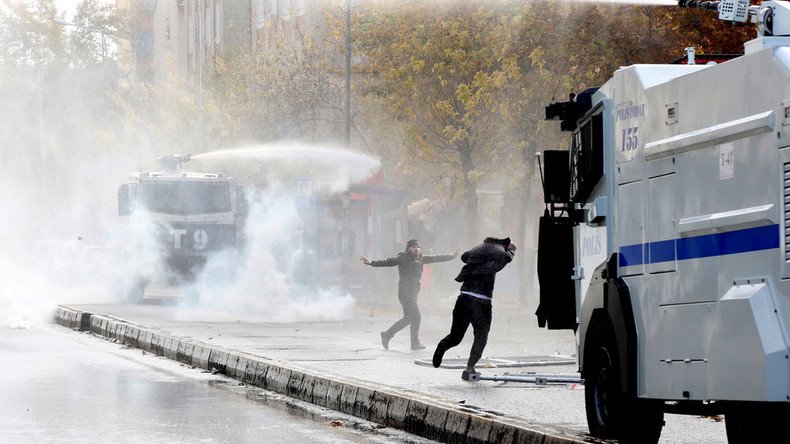 Turkish police use water cannon against pro-Kurd protesters in Diyarbakir 