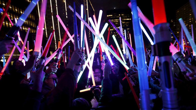 Lightsaber wars: Force Awakens fans hope to smash record for mass battle (VIDEOS) 