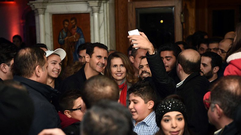 Assad makes surprise Christmas visit to Damascus church (PHOTOS)