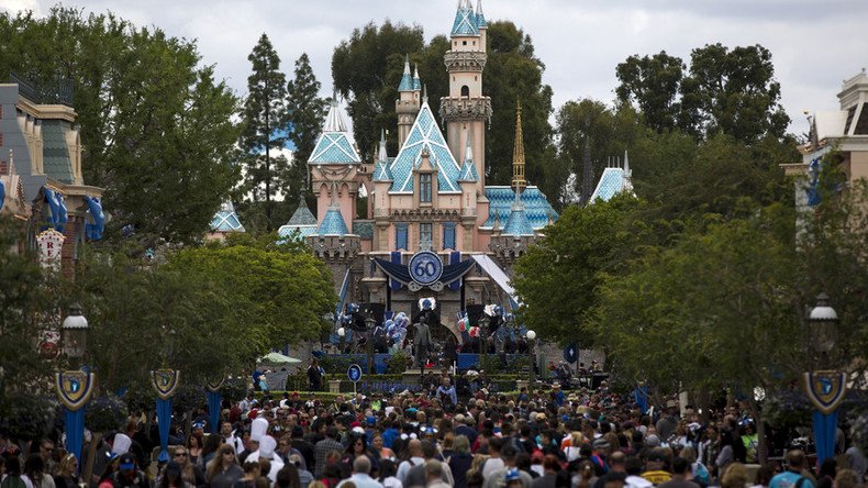 US blocks British Muslim family from flight to see American relatives, Disneyland